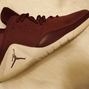 Maroon low top jordans